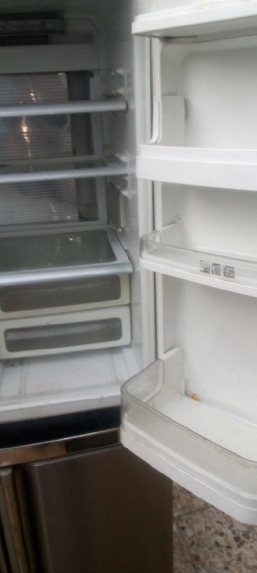 ثلاجه نوع شارب تبرد فقط بيه خلخل مااعرف شغاله على حسب الأصول ابيع هل موجود سعره 150وبيه مجال مكاني مدينة الصدر ***********واتساب ومتواجد على الانترنت
