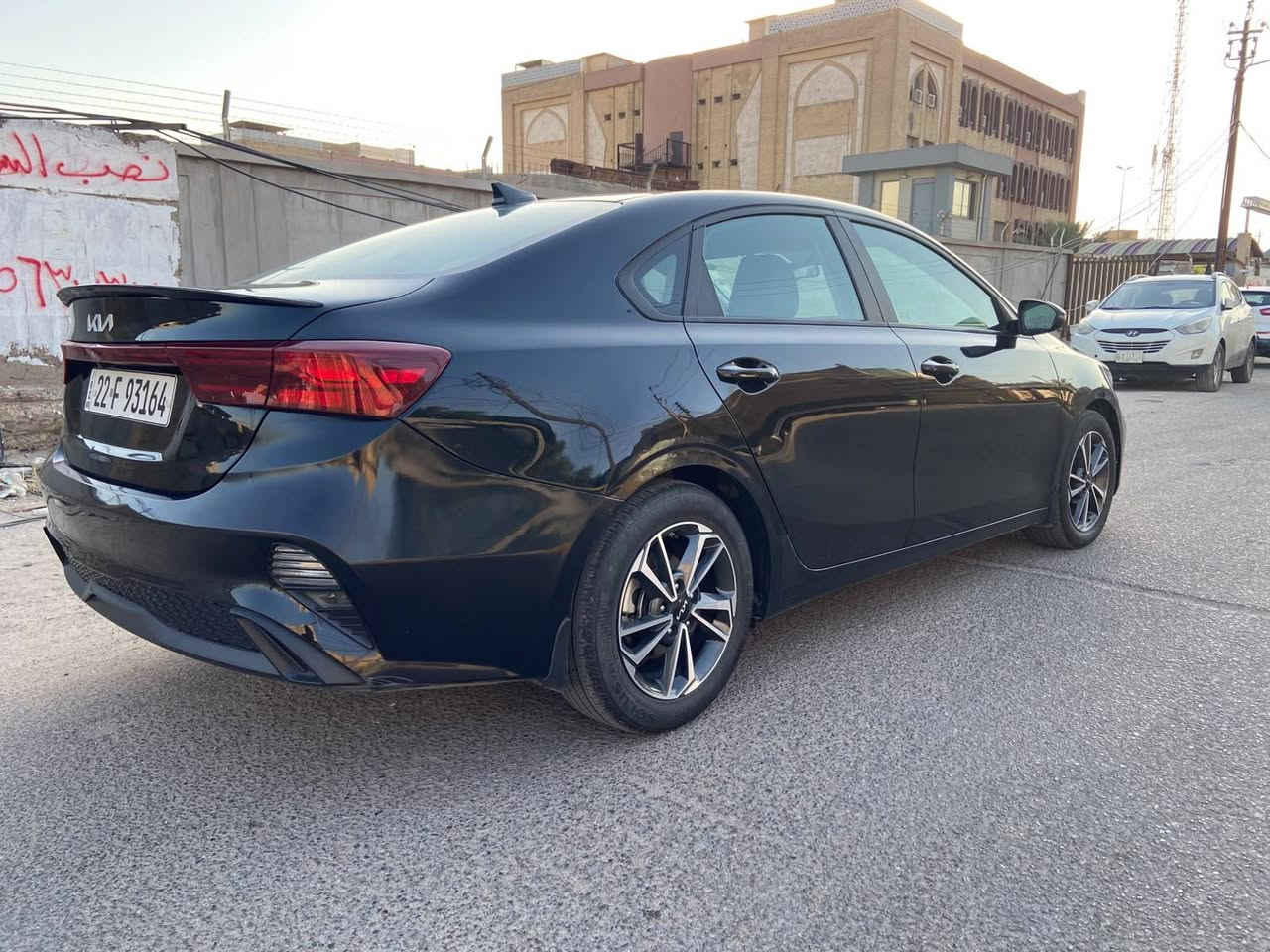 سلام عليكم
كيا فورتي 2023 رقم اربيل بأسمي شرط التحويل 

 وارد امريكي السيارة بيها فقط جاملغ امامي صبغ الباقي كفالة عامة
ماشية 32 
بدون ايرباك بدون دواخل شرط الفحص ابيع

نص مواصفات  السيارة  

مكينه 2000 دوش المرغوب    

شاشة  تدعم كار بلي

رادار امامي مانع تصادم

درايف مود 3 

تحكمات استيرن جهتين 

شاشة اعطال 

تحديد مسار 

وباقي المواصفات معروفه

السيارة جاهزه بدون اي نقص 

بغداد / الشعب شارع الأسواق المركزية 
رقمي 
***********

السعر 142 وبيها مجال
