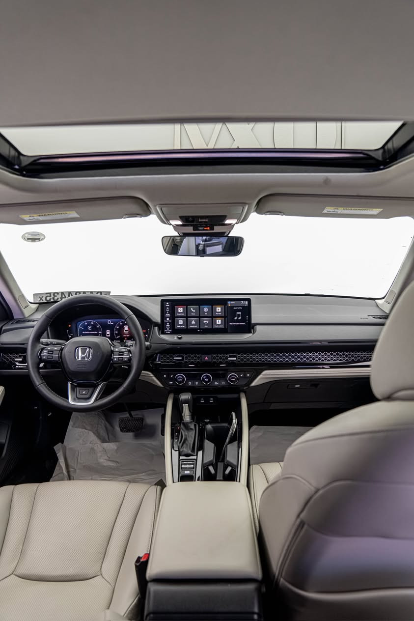 زيرو ما ماشية و اعلي فئة مواصفات كلين تايتل🔥🔥😍

Honda Accord 2025
هوندا اكورد ٢٠٢٥

مواصفات Touring اعلى فئة (مقاعد تدفئة و خزن-فتحة سقف-تدفئة المقود-داتاشو-شاحن وايرلس(لاسلكي))

مكينة ٤سلندر+هايبرد حجم ٢.٠لتر
زيرو السيارة ما ماشية بحالة الوكالة

كلين تايتل مكفولة كفالة عامة
نفسها مستحيل اكو بالسوق و ب ارخص الاسعار 
رقم كاتي السيارة تترقم شمالي 

السيارة موجودة ب دهوك معارض السيارات 
لمعرفة السعر و المزيد من المعلومات 👇🏻

كورك-واتس اب :-☎️***********☎️
