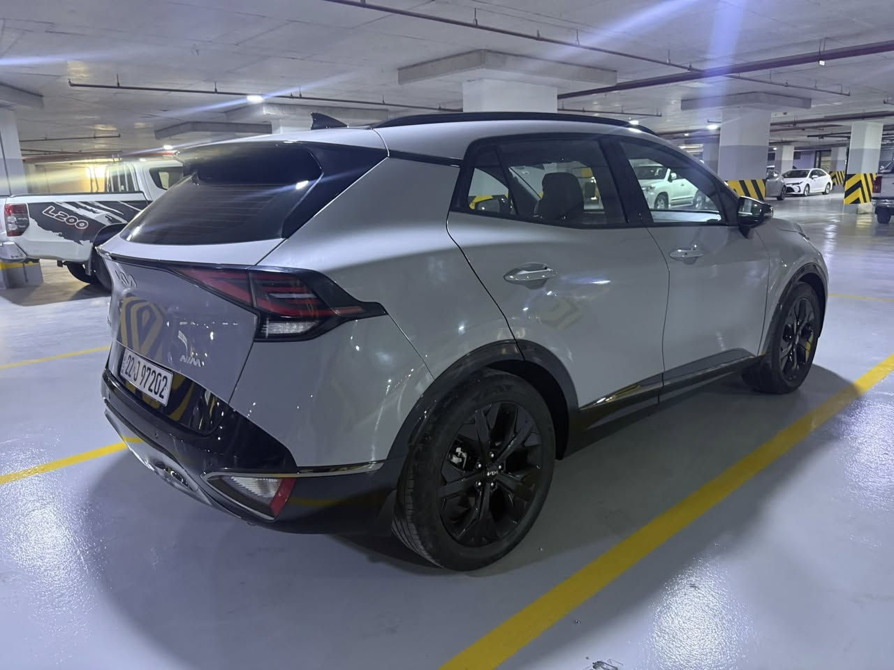 السلام عليكم
🚗 Sportage 2024 – Black Edition

✨ بحالة الوكالة / مكفولة

▪️ وكاله (نم أكدال)

▪️ مكفولة

▪️ بدون حادث

▪️ بدون صبغ

▪️ رقم أربيل – باسمي

▪️ الممشى: 40 كم فقط

🛠 المواصفات 

✔️ محرك 2000

✔️ كشنات جلد (زيتوني + أسود)

✔️ كشنات كهربائي

✔️ تدفئة كشنات + ستيرن

✔️ قطعتين تبريد

✔️ سقف بانوراما

✔️ صندوك كهرباء

✔️ كاميرا خلفية

✔️ حساسات أمامي وخلفي

✔️ رادار جانبي

✔️ حساس مطر

💰 السعر: 240$

📍 الموقع: بغداد

📞 للتواصل: ***********
