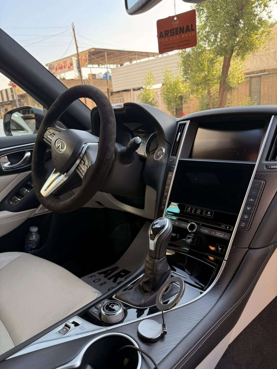 فئة سنسوري Q50 2023
دون حادث فقط سرقه 
صبغ دعامية امامي فقط 
السياره جديدة 
بدون مصرف 
ماشيه 7,850 كيلو  بعدها زيرو 
للاستفسار *********** 
العنوان بغداد زيونة
