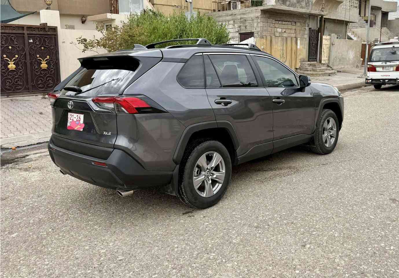 تويوتا راف فور 2024 موصفات XLE فول ماشية 11 الف فقط جديد دخلت العراق تترقم شمالي (أربيل او سليمانيه او دهوك )حسب رغبة المشتري سيارة 🚘 بيه ربع جاملغ سكن صبغ فقط وبونيد تبديل بلادي شركة نفس لون مطابق بدون صبغ دواخل سليمة ارباك فقط الاستيرن طاك وشادله بلادي شركة باقي إرباكات جميعها سليمة 
🚙 فتحة سلايت جنطة كهرباء كشنات كهربائي وجلد تحكمات رادار امامي وجوانب نقطه عمياء إشارات بالمري نظام ايكو نورما سبورت بصمة ابواب بصمة شاشه بلاكجتور لايتات ليت رادار حجر صالصنا كله بلادي  وبردة خلفي 
مكان سيارة كركوك حي العسكري سعره 224 بيه مجال للطيبين 
***********
