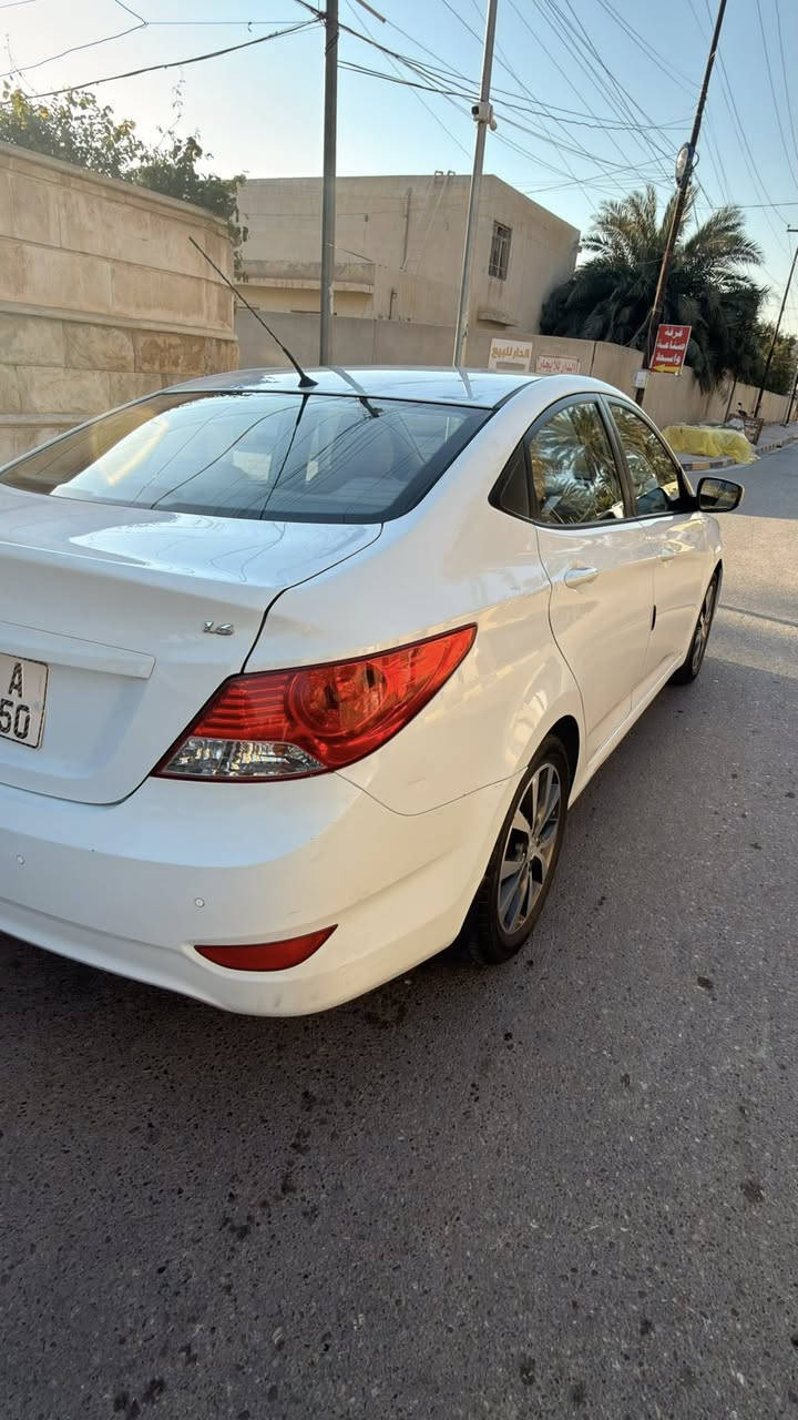 هونداي اكسنت موديل 2015
مشاية 55 الف 
نضيفة
 ب اسمي سيارة تحويل ثاني يوم 
رقم واسط خصوصي
تفاصيل اكثر 
***********
تفاصيل اكثر سونار موجود
