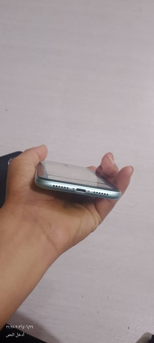 ايفون ١١ العادي ذاكره ١٢٨ مستبدل بطاريه فقط ١٠٠ بطاريته 
بيه فطر زغير  جوه بشاشه ما ماثره عليه جهاز نضيف  فيس ايدي شغال  كارتونه موجود
سعر٢٨٥ بي مجال قليل مكاني البصره القرنه شراي يتصل
***********
