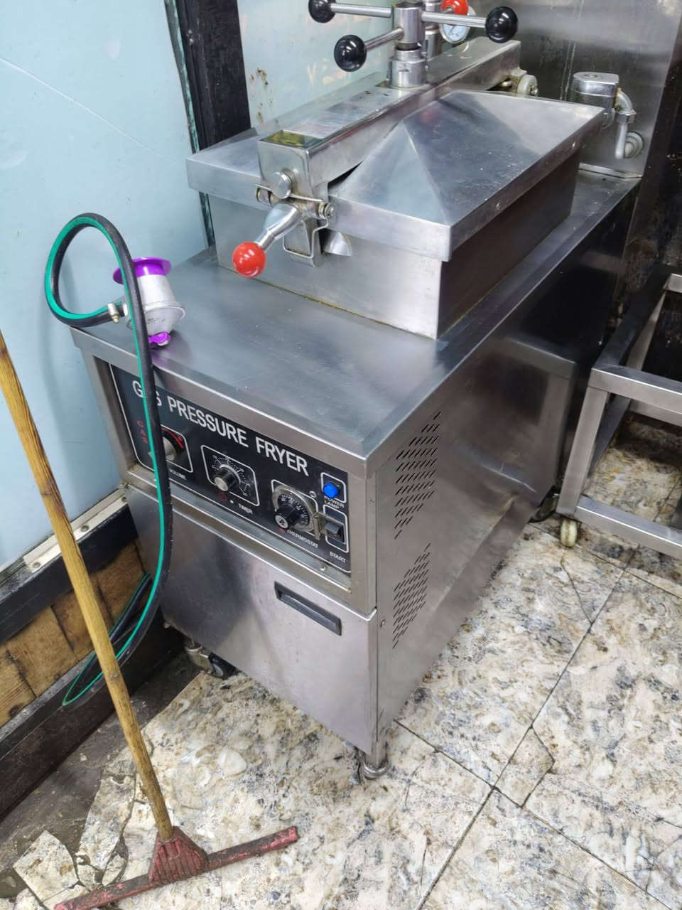 جدر كنتاكي للبيع نضافة90% العنوان طويريج *********** واتساب
