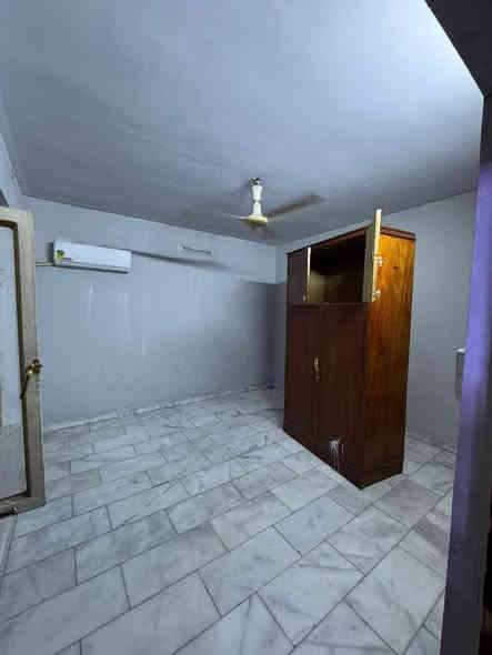 للأيجار 150 متر جدآ جدآ نضيف في #السيديه ✅

محتويات عقار 👇

يحتوي طابق ارضي: مدخلين وكراج وصاله ومطبخ حولي وغرفه نوم وخدمات🔶

يحتوي طابق اول 3 نوم وخدمات 🔶

* البيت مجهز بكونتر تركي ⚠️

الموقع السيديه الضباط 🔷

______________________________________

للأستفسار اكثر تفضلو بزياره مكتب الطائي للعقار 💎

السيديه شارع المركز عماره شركه السراب للمطابخ ✔️

او الأستفسار ع الارقام ادناه 📞↘️↘️ (متوفر واتساب )📌🔛

***********
