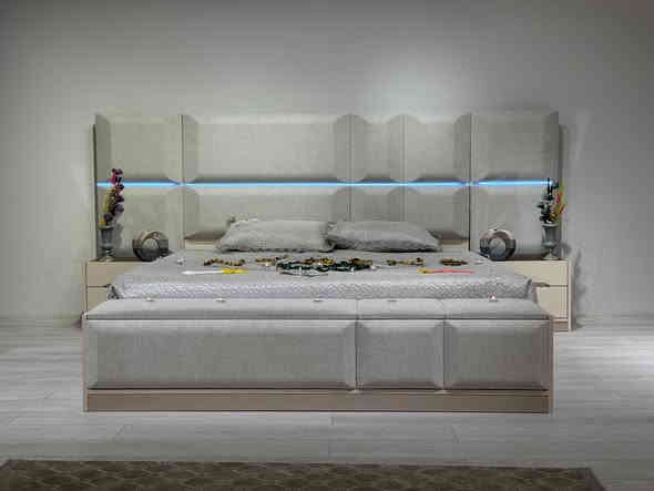 غرف نوم تركي 10 قطع كنتور 8ابواب طول الكنتور 3 متر و 30 سم اناره داخل الكنتور 
الجربايه مخزن جكات 
اناره بميز مرايه 
السعر مليون و 850 الف فقط 
للحجز والاستفسار راسلونا وات ساب ***********
        ***********
   البصره 
 نقل وشد داخل مركز البصره مجاني توجد خدمه توصيل للاقضيه والنواحي والمحافظات الجنوبيه بأسعار مناسبة ملاحظه ما تدفع اي مبلغ قبل لا تنشد وتكمل ابيتك عليكم بس تنزيل الكراتين من السياره لداخل البيت
