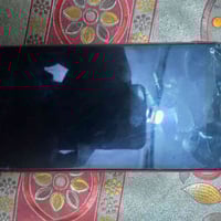 آيفون ٨ بلس • ٢٥٦ • زر الصوت ميشتغل