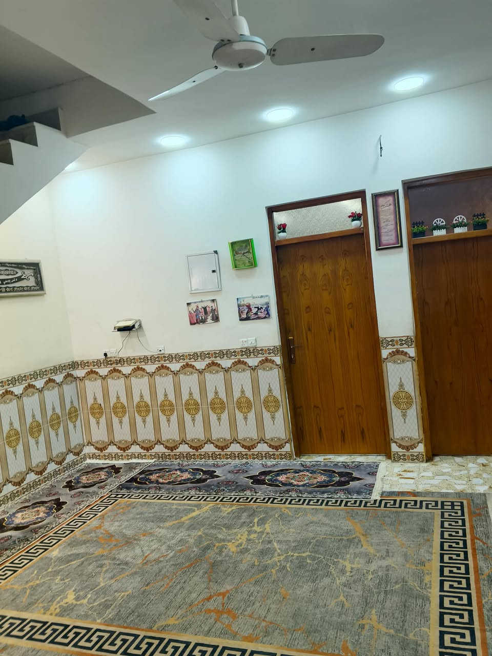 سلام عليكم بيت للبيع المساحة 150م واجهية 7.5 يحتوي على كراج سيارة وحديقة واستقبال مساحة 7في 3.5 وصالة مساحتها 5في 4.5 والطول 5 وغرف نوم ثنين
5في 3.5 ومطبخ مساحة 5في 3.5 ويحتوي على حمام ومنور وترك
العنوان/. بغداد : الكمالية / شارع 70 قرب شارع السوق مقابيل الطابو كاع علي كمال قرب أسواق القريشي
التواصل والاستفسار : ***********
وتواصل واتساب:***********
