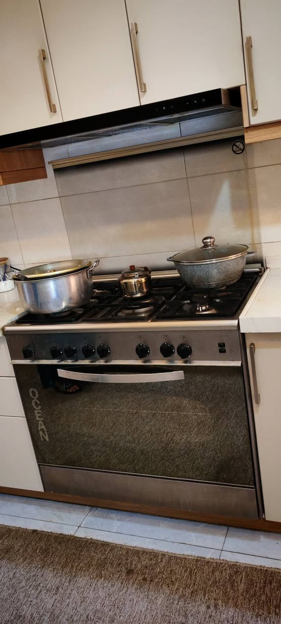 السلام عليكم طباخ للبيع نوعية إيطالي اوشن  ٥ عيون مستعمل السعر ٢٠٠ 
العنوان بغداد السيدية ***********
