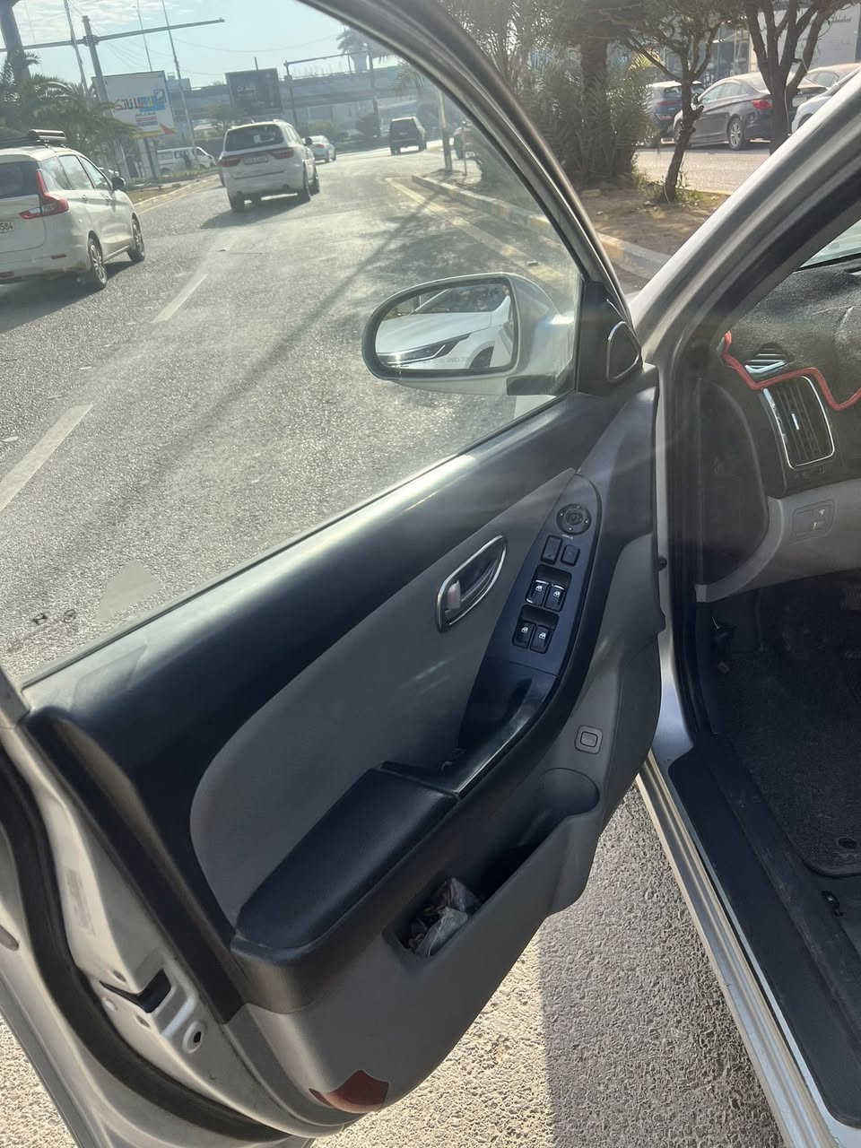 السلام عليكم .. للبيع فقط النترا مقدس 2008 امريكي 
محرك 2000 دوش رقم بغداد 
مواصفات السياره فتحه + شاشه كار بلي تدعم كا التطبيقات
السياره بيها نوع من الجراد قليل ومبدل بنيد بلادي 
تقريباً حزام تجي تشوفها مثل الي بالصوره بالضبط 
السعر 89 وبيها مجال 
*********** 
*********** 
اتصال + واتساب
