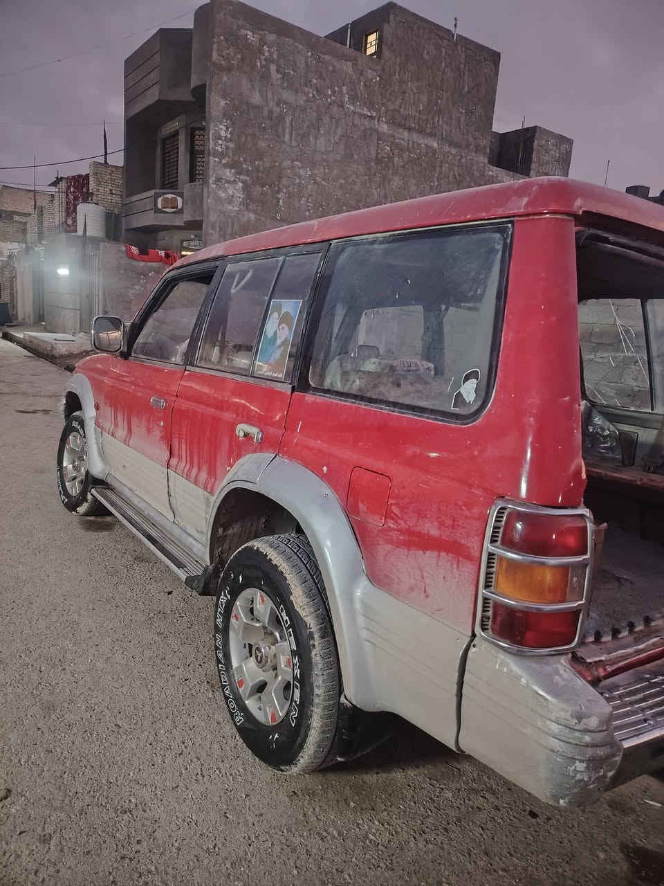 السلام عليكم سياره باجيرو مديل 1992 للبيع كير و مكينه  ففتي بيه خيط تبخير قليل صدر خير من الله  رقم بغداد انكليزي شرط تحويل السعر 33 و بيه مجال قليل للستفسار ***********
