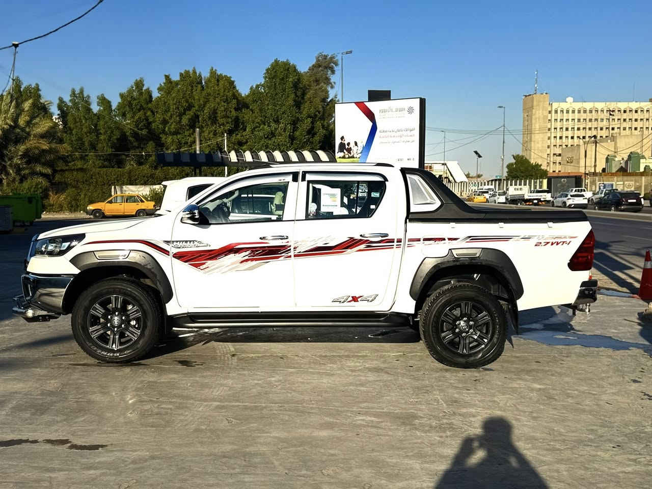 تويوتا هايلوكس ٢٠٢٣ فور ويل 4×4
زيرووووو استلام شركة ساز 
باسمي رقم بغداد
ماشية ٢٨ بعدها ع وضع شركه بشرط حته تايرات بعدها بضمان شركه يعني تبديل دهن مجاني
سيارة مكفولة كفالة عامة من كلشي بوضع الشركة 
المواصفات....
بنيد جكات
مكينة 4 سلندر 
كير اوتماتيك
سونار مع منشو مع تصوير فيديو كفاله عامه 
للاتصال / ***********
بيع سريع مستعجل
عنوان سياره بغداد حي اور
