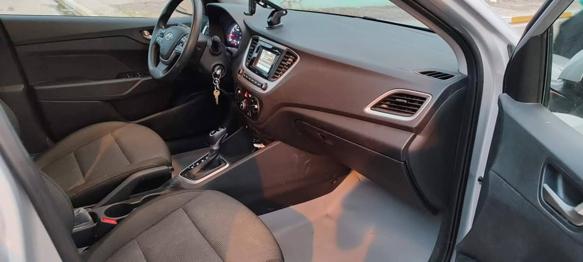 سلام عليكم
للبيع اكسنت موديل 22 معوقين سنتين وتصير حره

ماشيه 54

محرك دوش دبل نوزل وارد امريكي 
سعر 117 وبيها مجال
***********
