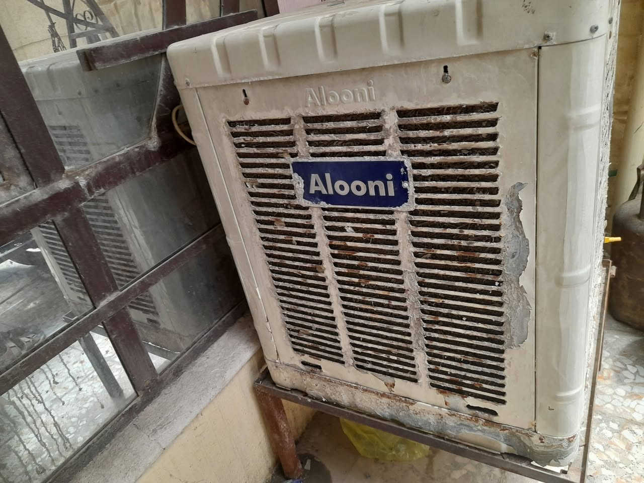 مبردة نوع Alooni سعة ( أربعة ونص ) محورة من سربس إلى مروحة .... السعر ٦٠ الف .... الرقم: ***********... بغداد / الشعب / حي سومر
