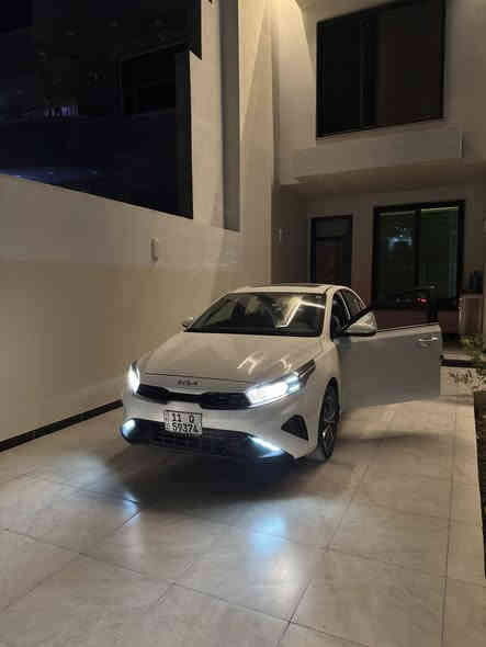 جمعة مباركة 
للبيع فقط كيا سيراتو 2024 فول مواصفات
فتحة سقف حساسات شاشة وكامرة 
تبريد قطعتين ويل كب ومواصفات معروفة  
ماشي ٣٧ كيلو متر
السيارة مكفولة كفالة عامة من الصبغ والتبديل والبارد 
فقط خدش بالدعامية الخلفية 
تحويل ثاني يوم رقم بغداد 
مكان السيارة بغداد 
***********
