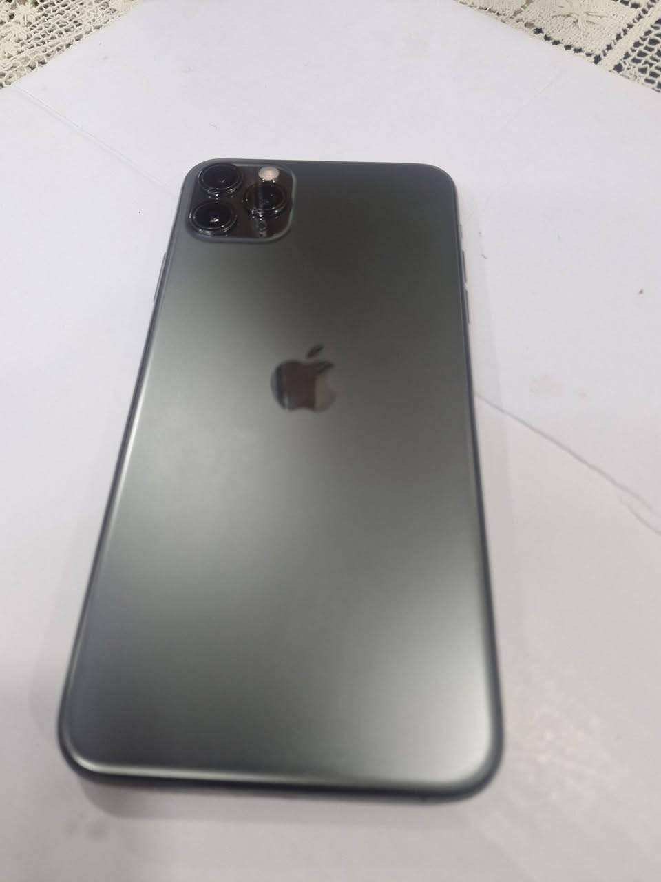 مكلف
ايفون 11 برو ماكس نموذجm  
مكفول كفاله عامه بلادي نظيف جدا ذاكرته 512 ذاكرته نادره تجي هيج ودبل سيم كارت انتبه دبل يعني جدا قليل اكو دبل وبطاريته 83 قطاره بلشحن جهاز استخدام قليل 
مكان فلوجه 
***********
