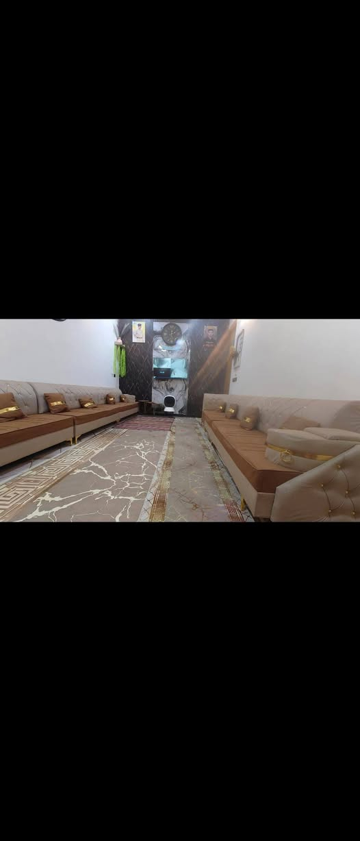 السلام عليكم بيت للبيع الزراعي سنه 25 حي الرئاسه شارع 20 كيعان ابو رشاد طابقين الطابق الاول استقبال ومطبخ وغرفه وحمام اما الطابق الثاني غرفتين نوم وصاله وحمام نقص الطابق الثاني فقط كاشي السعر خاص ***********
