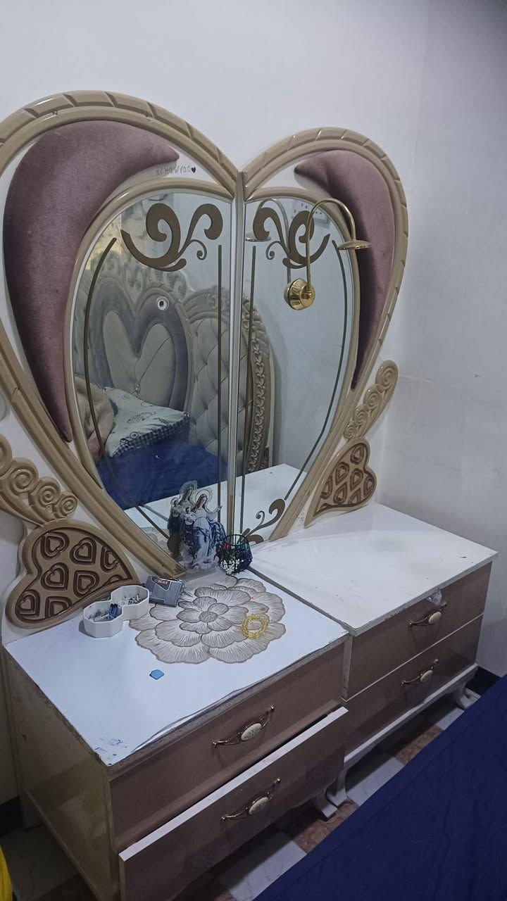 غرفه تركيه متكونه من كنتتور ٤ خانات مقسمه و٨ جرار  السكه فالته مالتهن  ميز عدد ٢ يم الجربايه  
جربايه مبيه الغرفه 
مبيه ضرر اخر 
المكان الحله السياحي العتايج 
السعر ٧٥


**إذا كنت صاحب هذا الإعلان وتريد حذفه لأي سبب، رجاءا أرسل رسالة إلى الدعم الفني**