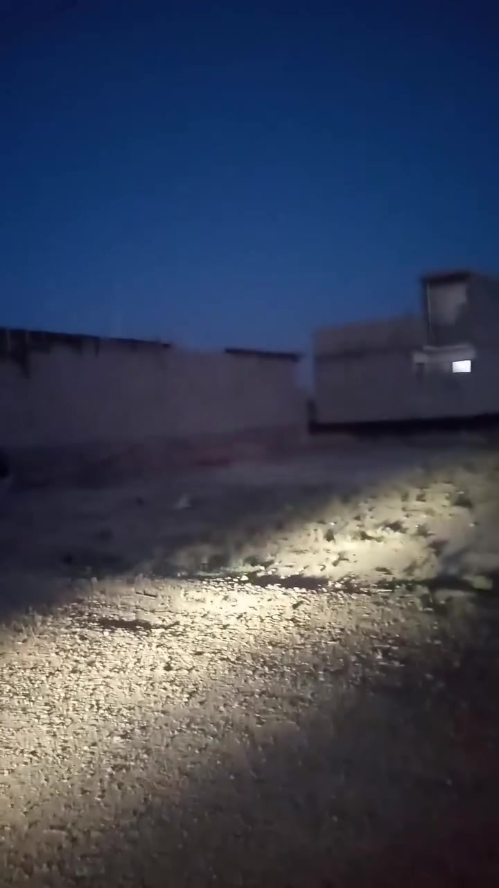 السلام عليكم ورحمة الله وبركاته 
ارض للبيع طابو زراعي سند 25 مساحة 250 متر واجه 10 متر نزال 25 متر
بهرز منطقة ابو الكرم موقع القطعة على شارع مستقبلاً بيهه خدمات ماء و كهرباء و إنارة شارع للاستفسار الإتصال 
***********
