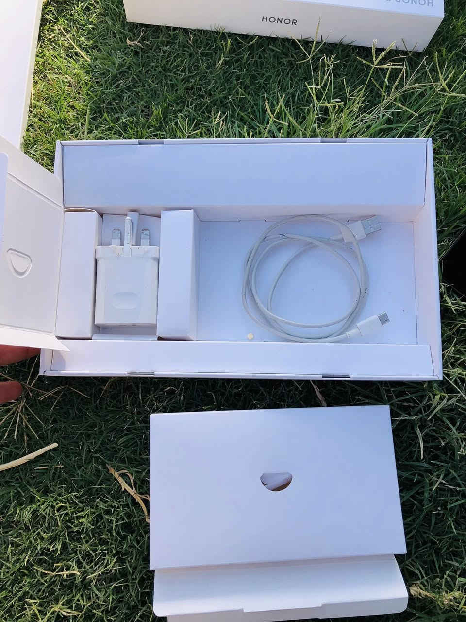 جديد والله هو وغراضة(السبب محتاج فلوس )
صارله شهرين 
♥️Honor pad x9a
البطاريه تدوم يوم ونص 
يجي ويا گفر☑️ 
شحن سريع ٣٥ دقيقه من الصفر الى ١٠٠
١٢٠فريم 
شاشه١١.٥ كلش جبيره  واضحة اقسم بالله تحفه
 للدراسه للاعاب للتصفح 
وزنه خفيف كلش مثل وزن الريشه

السعر 355  وبي مجال✅✅
سعر الجديد 390الف
وهذا هم جديد والله ما ودي ابيعه بس محتاج اقسم بالله ايبادي الشخصي هذا 
بروح ابيكم المو شراي لا يكسر بي ذمة بركبته 
 مراجعه على اليوتيوب https://youtu.be/GSwcd-YLMMM?si=zIWcEdMP0MsEsQPe


**إذا كنت صاحب هذا الإعلان وتريد حذفه لأي سبب، رجاءا أرسل رسالة إلى الدعم الفني**