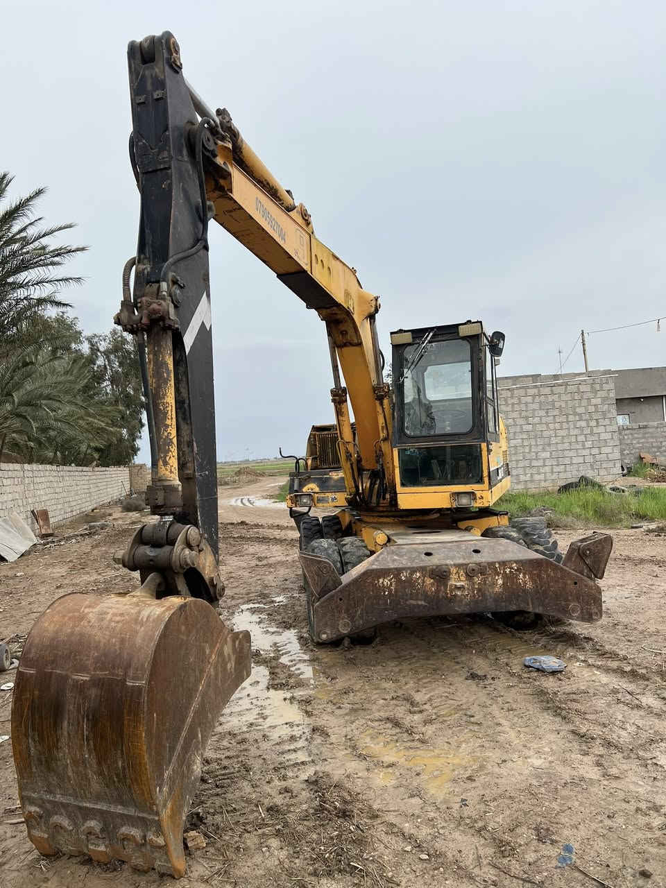 حفاره لبهير 902  موديل 85 مكينة دويز 6 سلندر ، 
مضخة 55 جديده ما مفتوحه 
مكلف بلنشر _ للاستفسار / ***********
