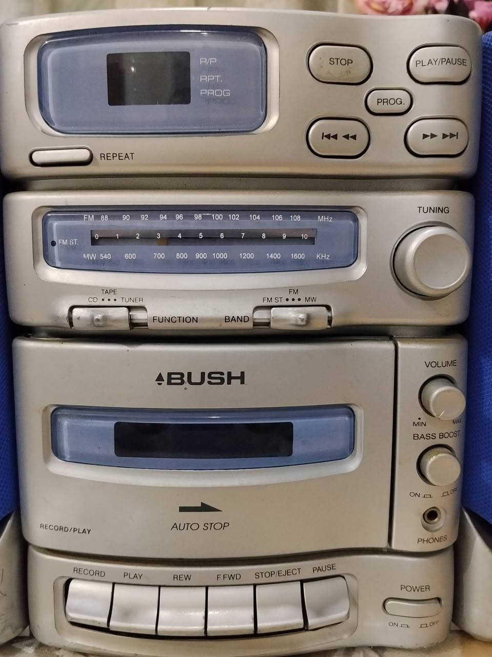 السلام عليكم 
راديو كاسيت سي دي نظيف جدا الكاسيت بعض الأحيان ميشتغل السعر 25 توصيل موجود.


**إذا كنت صاحب هذا الإعلان وتريد حذفه لأي سبب، رجاءا أرسل رسالة إلى الدعم الفني**