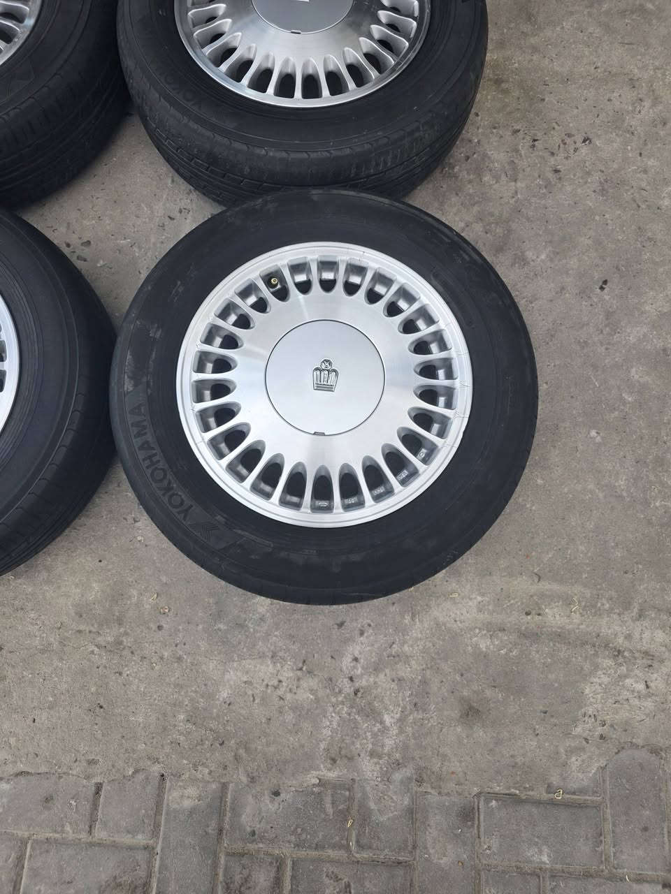 السلام عليكم 
ويل كب راس الثور تكم 
ويل كب مجلي جلي درجه اولا كبات تايرات كامل 
العنوان البصرة دور الشرطه على شارع القائد 
***********
