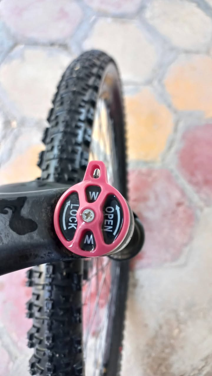 للبيع 
دراجة MTB المواصفات : 
حجم  27.5
7 تبديل خلفي 3 امامي 
سرج طبي 
اطارات من نوع HUTCHINSON KRAKEN 
بريكات دسك امامي خلفي حجم 160
دبل امامي هايدروليك فتح وقفل
نضافة 90% 

كل الاجزاء هي اصلية وشغاله بالكامل 

يأتي مع الدراجة 
سرج إضافي 
وزوج اطارت إضافي 
السعر 250 ألف 

مكان _ كربلاء _ الحسينية
***********
