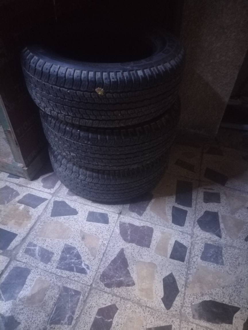 السلام عليكم
٣ تايرات نوع تويو  يعني زوج وتك خوات نسبه النظافه ٩٠ ٪
حجم ١٨ / ٦٠ / ٢٦٥
 السعر ١٥٠ الف دينار للكل...
بغداد جانب الكرخ منطقه العامريه
*********** بغداد, العراق
