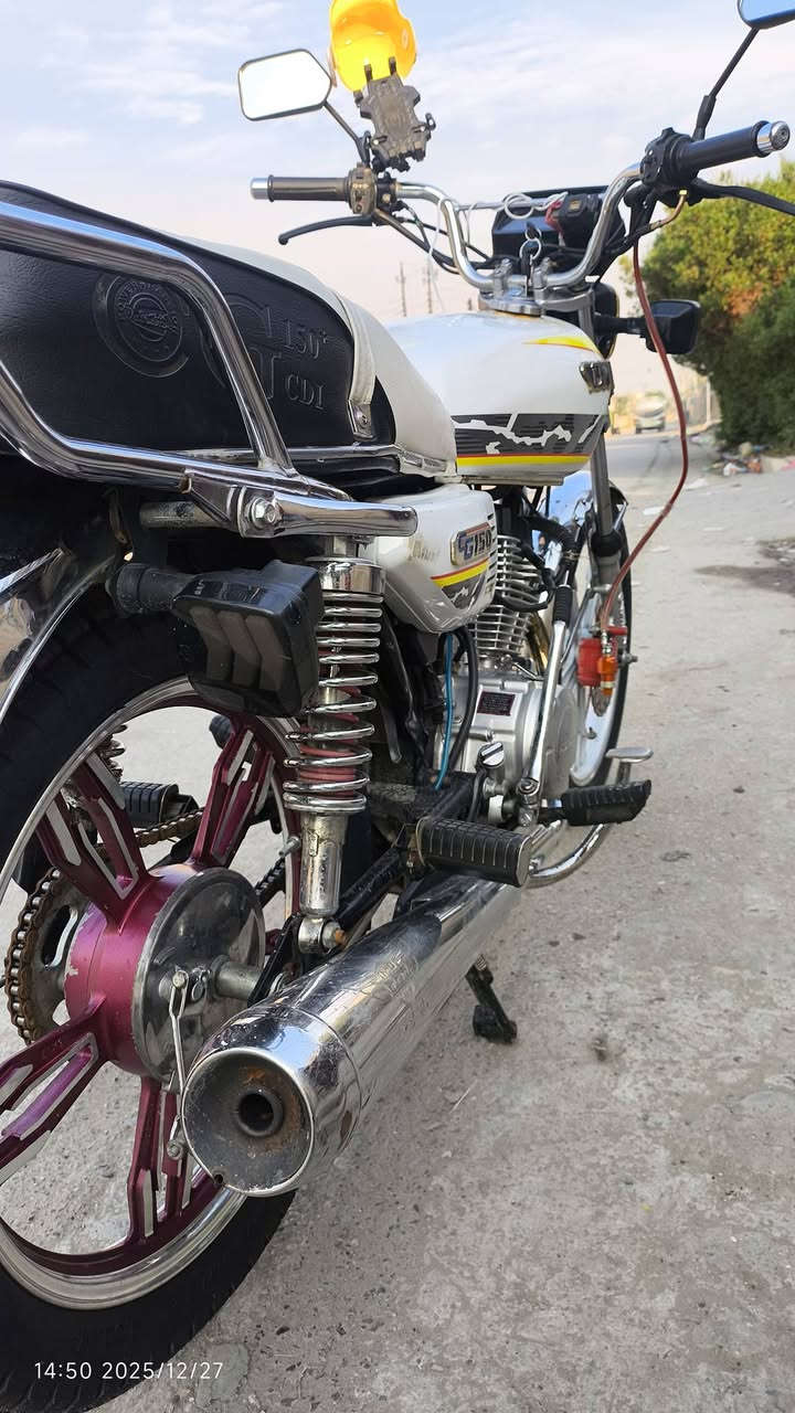 سلام عليكم دراجه سونك موديل 2024 محرك 150cc خمسه كير دراجه بصمه وسويچ كهربأيات شغاله دراجه كامله ما بيها اي نقص اوراقها موجوده  دراجه شلعه ومعدل السعر 700وبيها مجال الاتصال عله هاذا الرقم *********** واتساب ول عنوان بغداد بوب الشام
