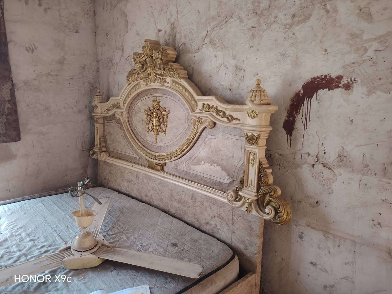 غرفه نوم اللبيع جاهزه ونضيفه وياه ميوزه عدد 3 حلوه كلش سعر خاص عامرية الفلوجه @إشارة ***********
