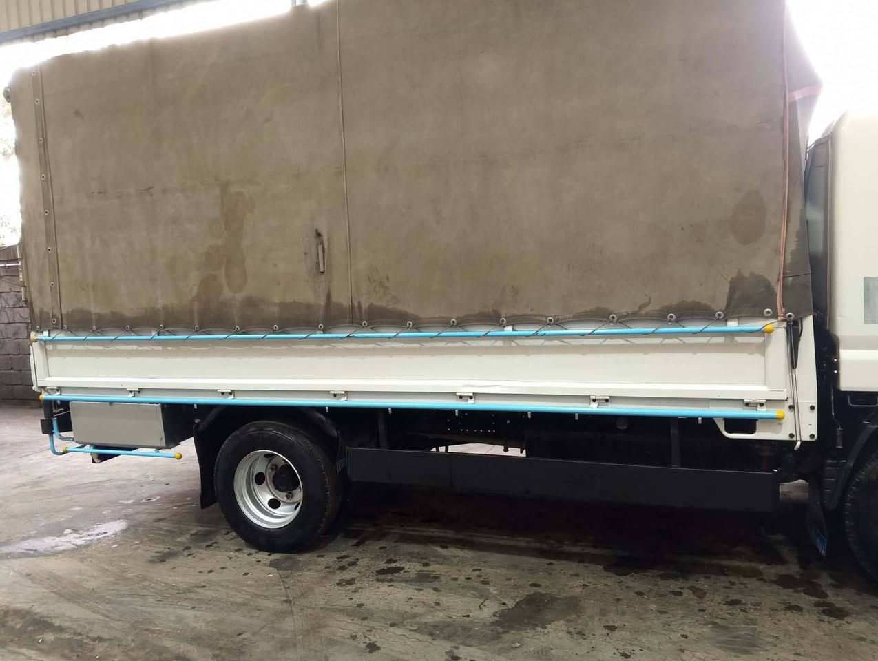 سلام عليكم بودي كنتر 2009 للبيع كامل مع السيبايه والجادر وهذا الرقم ***********
