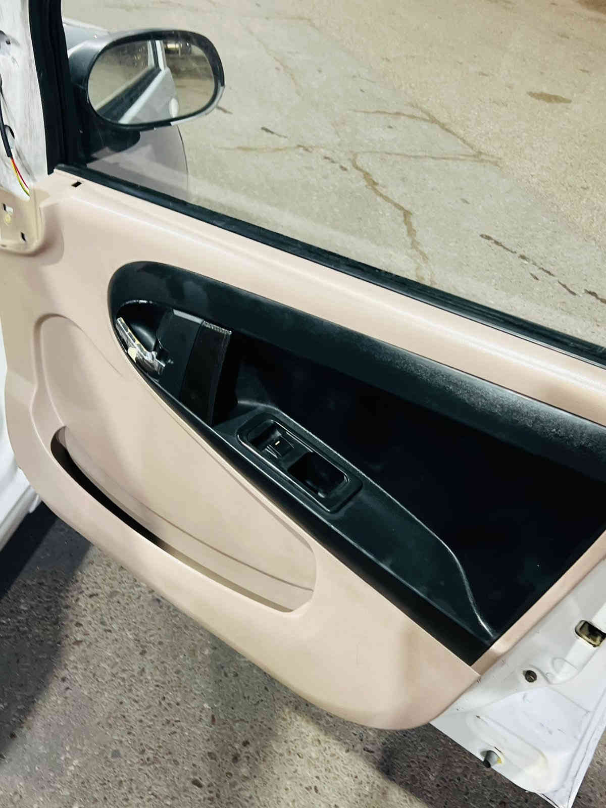 باندا 2013
بيها قطع صبغ متفرقه ابيع حزام
كير مكينه كفاله
تبريد ثلج حديديه جديده
سعر 43 ورقه بيها مجال جداً بسيط
استفسار ***********
