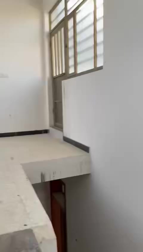 السلام عليكم بيت للايجار ب المهديه الثالثه ١٠٠ متر  طابقين الطابق الاول صالة ومطبخ وغرفه جبيره وصحيات الطابق الثاني غرفتين كبار وصحياة للاستفسار ***********
