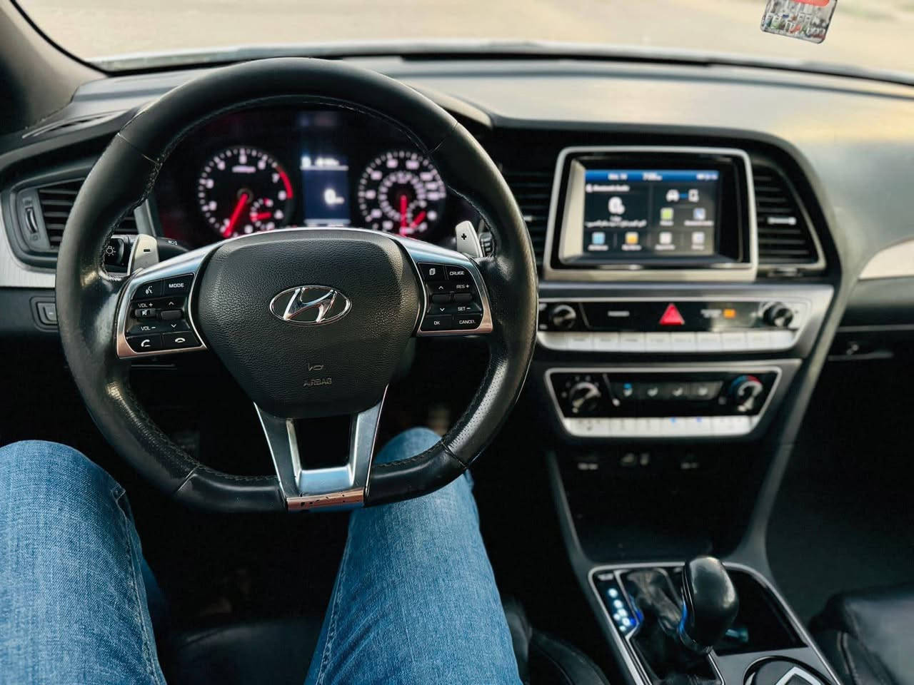 السلام عليكم
سوناتا رقم بغداد بسمي

(سبورت

موديل 2018

المواصفات 

فتحة

بصمه 

رادار جانبي

ستيرن رياضي حرف D 

شفتات ستيرن 

كيجات سرعة رياضية 

كشنات جلد 

كشنات كهرباء 

نظام سبورت 

نظام ايكو 

شاشة 

كامرة دواه

دبل كزوز 

مكينة 2000 تيربو

سستم صوت سماعات 

تحكم ستيرن جهتين 

ترحيب جنطة عند الاقتراب 

اشاير بالمري 

نيكلات  

الحادث جاملغ الخلفي 

السعر 135 وبيهامجال

مكان السيارة الديوانيه قضاء عفك ***********
***********
