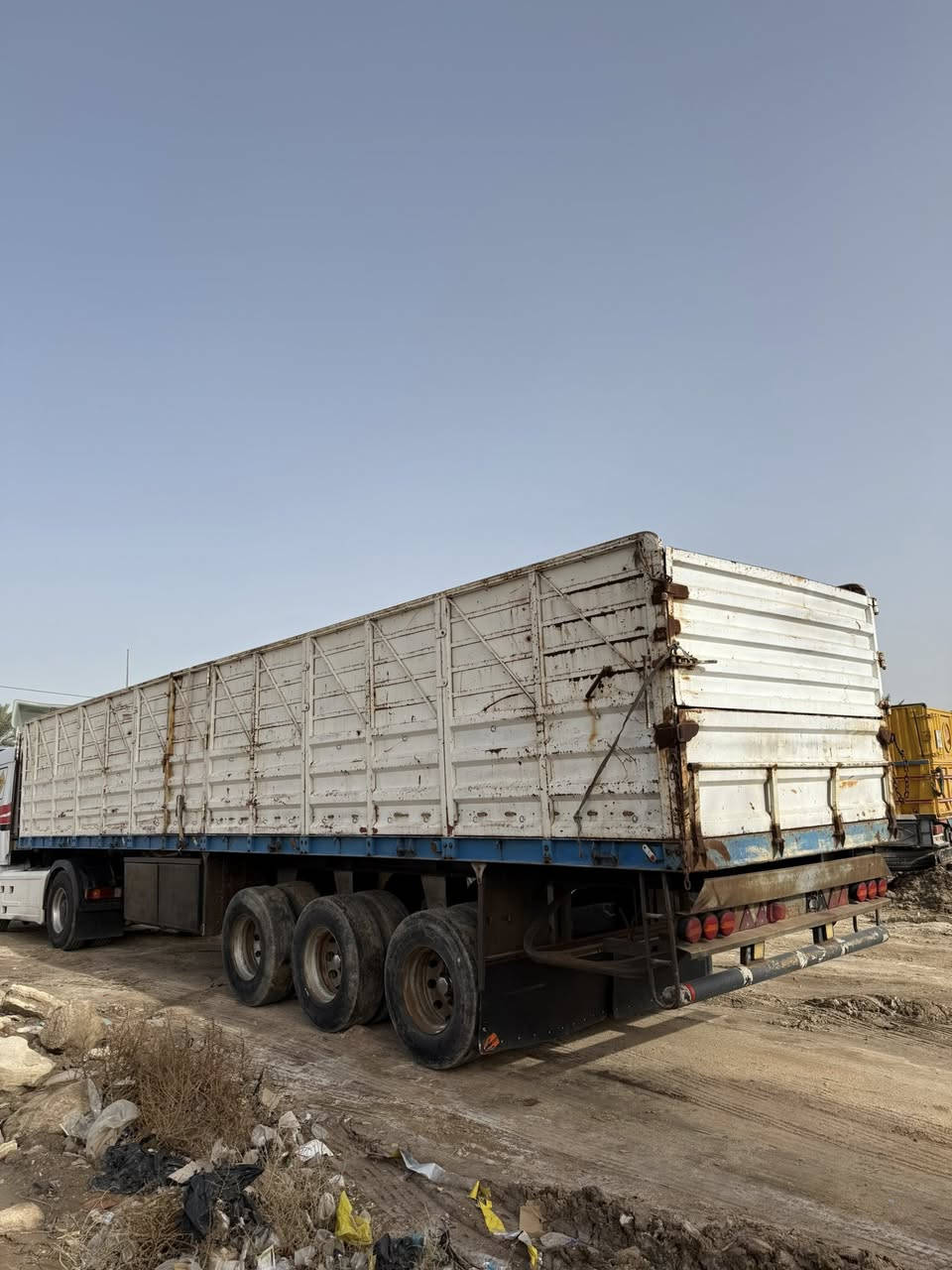 سلام عليكم
البيع عربانه 
شاصي ١٤ دناكير ثنين ١٤ واحد
 ١٣ مال دوله مربع 
طول ١٢ ونص 
تايرات نص عمر عربانه جاهزه وحلوه 
مكان السماوه لاستفسار اتصل ‭٠٧٨١ ٨٨٠ ٩٠٧٨‬ /***********
