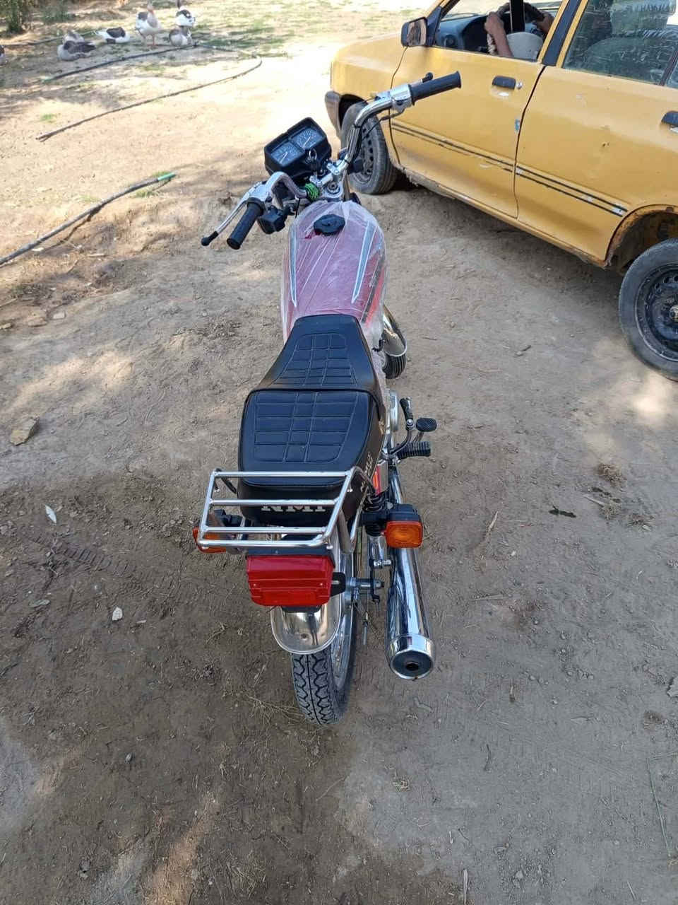 السلام عليكم شباب دراجه البيع (كلك، كلك)  اسويلك مكاتب عن السرق مكينه 25 شاصي 19 دراجه كله شغاله مابيه نقص اي شي دراجه خير من الله  سعره 550 و بيه مجال  0785 143 4565 مكاني ديوانيه مهناويه
