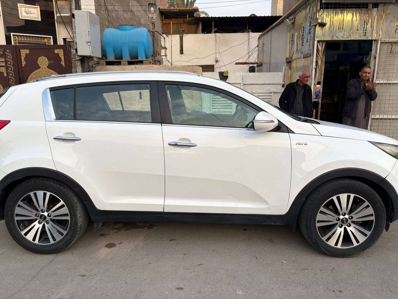 السلام عليكم سبورتج 2014للبيع خليجي فول مواصفات تدفه تبريد قطعتين كير مكينه خير من الله محرك 2400 المرغوب فور ويل تجي وأشوف السياره بعينك 
شرط السونار 
مكاني بغداد الدوره 
السعر 163 وبيه مجال 
رقمي ***********
