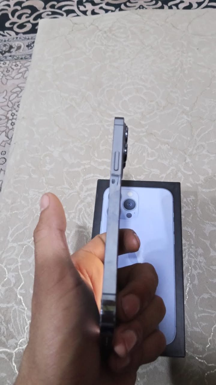 السلام عليكم ايفون 13برو ماكس بطاريه 76 دبل سيم  ذاكره 256جهاز ممفتوح كارتون وشاحنه ويا بي شخط صغير بل شاشه فقط مو كسر سعره 700وبي محال اللشراي  اني مكلف بل نشر اتصل عله صاحبه رقم صاحبه  :***********
