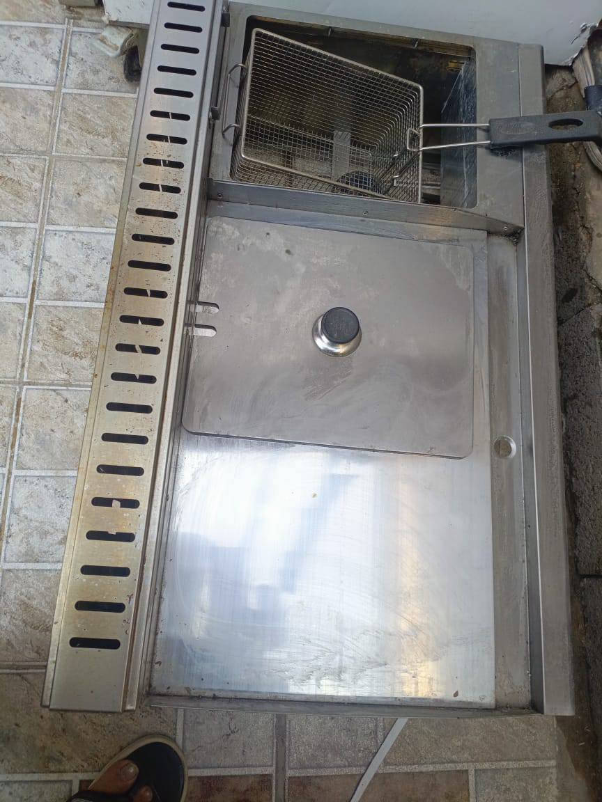 غراض مطعم البيع اتصال على الرقم ***********
