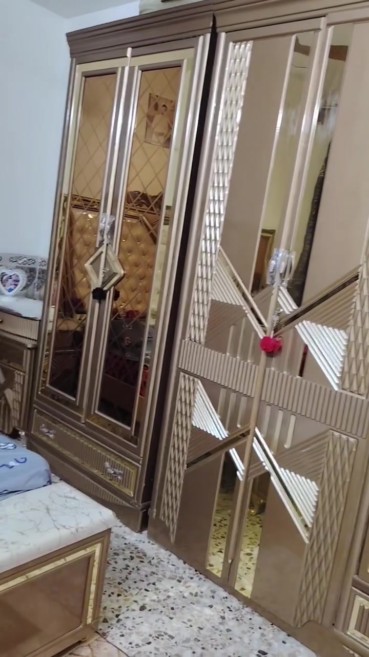 سلام عليكم غرفه اخشاب البيع صاج شكل تركي صالهه شي قليل مستخدمه  نظيفه مابيهه اي نقص عنوان بغداد مدينت صدر ورفلي سعر خاص او تصال عله رقم ***********

