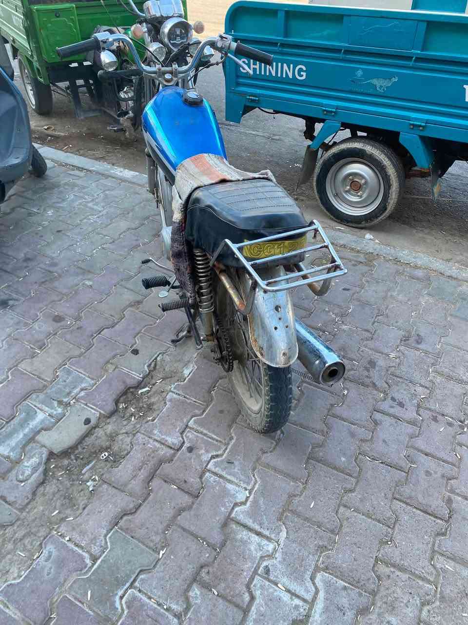 دراجه ايراني للبيع كلك سعره 250وبيه مجال التواصل ***********
