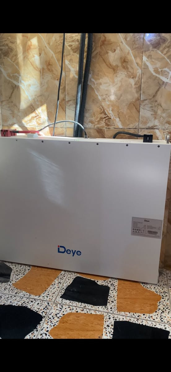 تم بحمد الله نصب منظومة طاقة شمسية في قضاء عامرية الصمود ⚡☀️
تم نصب وتجهيز المنظومة لبيت الحاج جميل عليوي 

🔹 القدرة: 10 أمبير
🔹 بطارية ليثيوم نوع Deye بسعة 10 كيلو واط
🔹 انفيرتر iTel قدرة 6 كيلو واط عالي الكفاءة
🔹 عدد الألواح: 5 ألواح

✨ منظومة متكاملة توفر طاقة مستقرة وتشغيل مستمر بأعلى كفاءة
✨ الانفيرتر يتميز بكفاءة عالية تصل إلى أكثر من 99% مع حماية متكاملة وتحمل قوي للأحمال  ￼

💡 حل مثالي لتقليل الاعتماد على الكهرباء الوطنية وضمان راحة دائمة خصوصاً بالصيف

📞 للاستفسار والحجز:
بركات/ ***********
شاكر/ ***********
شركة الواثقون للطاقة الشمسية فرع عامرية الصمود
