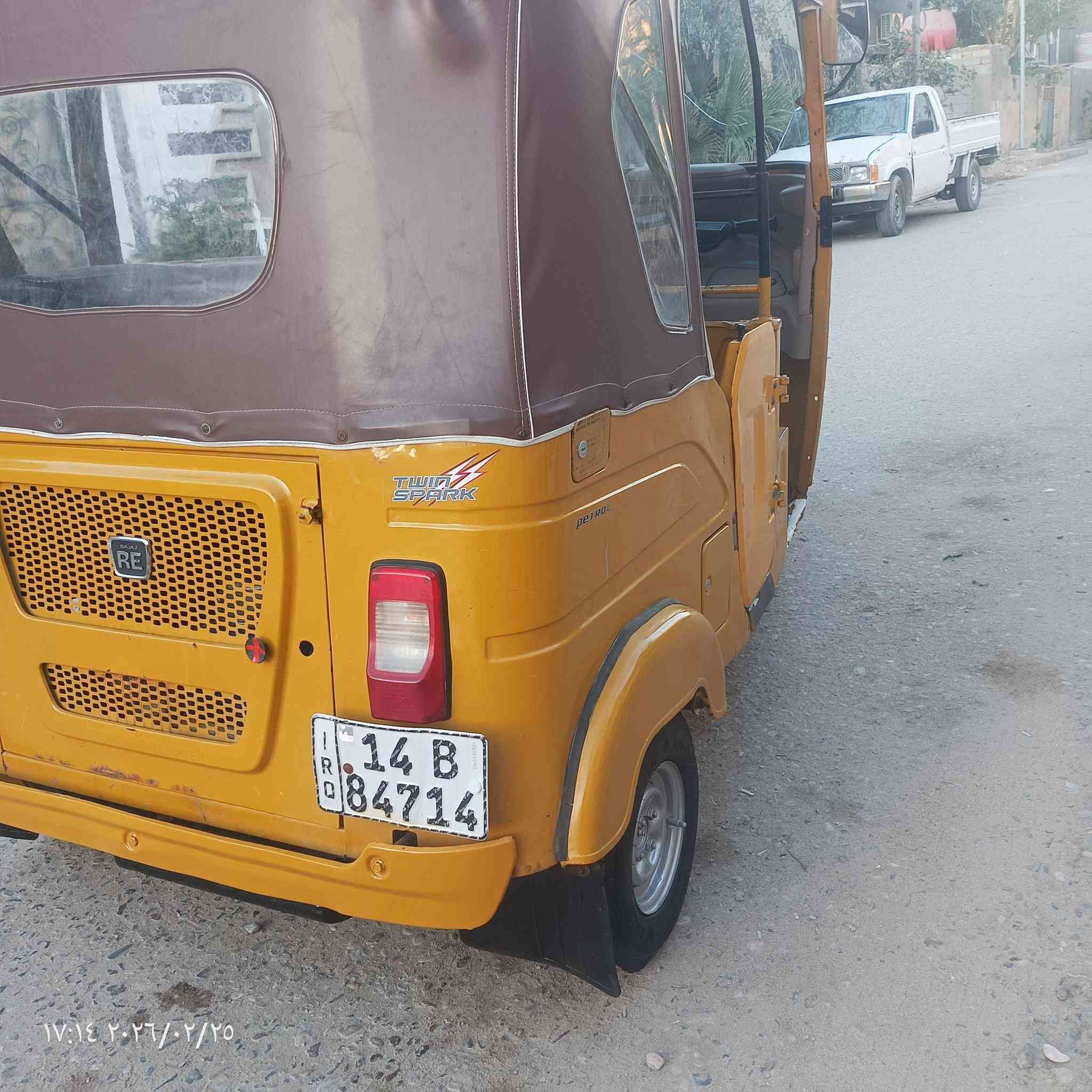 سلام علايكم تكتك مديل 2021 رقم وسنويه بدي كفاله من ضربه  بكاني البصره سعر 6250 هذا رقمي ***********
