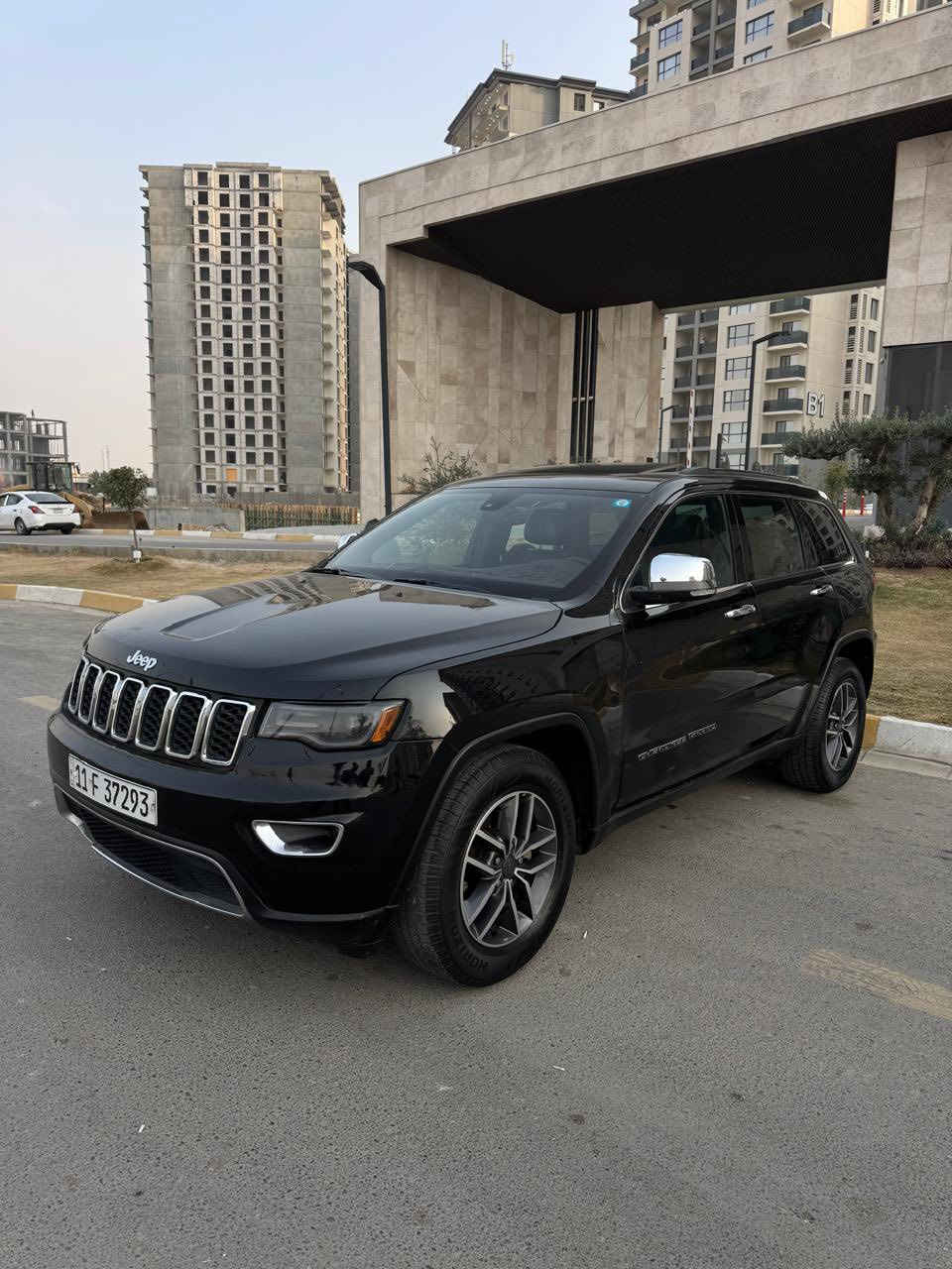 السلام عليكم 
جيب للبيع موديل 2019فول لمتد
مواصفاتها
بانوراما
كشنات تدفئة تبريد
رادار جانبي
كاميرا حساس
باب خلفي كهرباء
كراسي كهرباء
تشغيل عن بعد
محرك 3600
وباقي المواصفات المعروفة
حادث السيارة صبغ باب السائق وجزء من باب الصدر
مكان السيارة حي الجهاد
السعر 195 وبيها مجال بسيط
السيارة ب أسمي رقم جديد وتحويل جديد 
للاستفسار ***********
