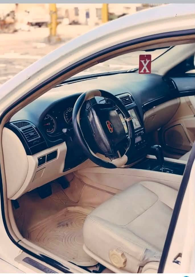السلام عليكم 
امكراند c8 مكينة ميسبوشي موديل 12 سيارة حلوة مكينة خير من الله تبريد ثلج راديتر وبلي تبريد تايرات دبلات امامي كلة جديد بية جهة وحدة تلكيط خياسات 70 وبية مجال بسيط ***********
