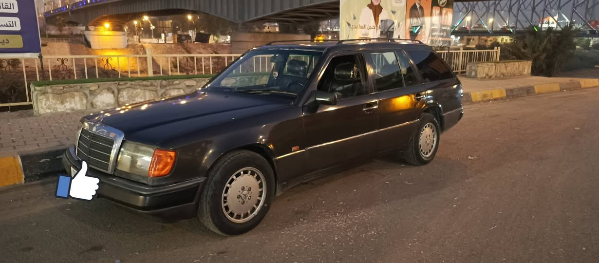 السلام عليكم 
1-مارسدس ستيشن موديل 1990..
2-النظافه 90 بالميه ..
3-قواعد دبلات سليمات (بلاديات)..
4-گير ومكينه بطه 2500 لا صرف ولا تنقيص ولا بخار ..
5-كهربائيات كلها شغاله ..
6-تبريد شغال ثلج 🥶..
7-سنويه وهزة جديده رقمها ديالى تحويل ثاني يوم ..
8-تخم تايرات جدد ..
السعر 50 وبيها مجال قليل !!! 
للتواصل متوفر واتساب
***********
