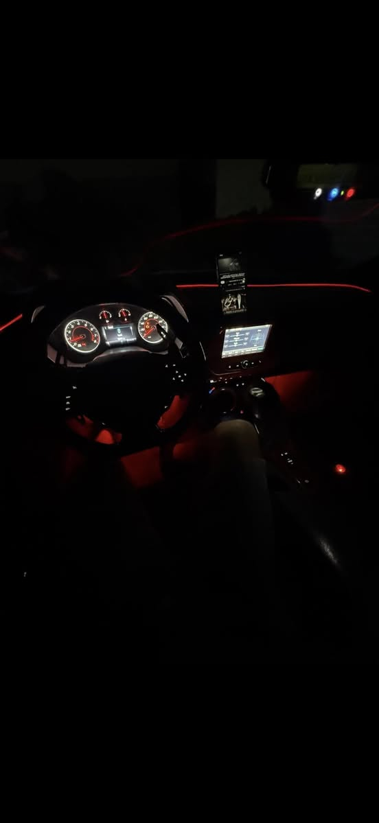 كمارو 2017 
Rs 
3600
حادثها جاملغ فقط من امريكا مبدل
بالعراق نفس الجاملغ صار بي تعديل، بارد والجاملغ الخلفي 
وبيها ملاحظات بسيطة
بدون لغود بدون شواصي 
رقم شمالي
مكاني بغداد البلديات
***********
