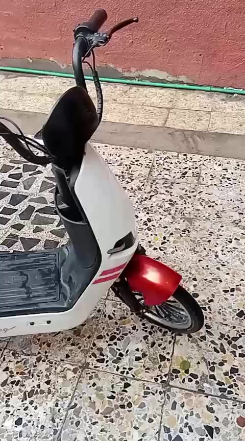 دراجه شحن الاسم تيسلا فول مواصفات بريك خلفي شغال قفل تاير خلفي لايت إشارات يمنه يسره اربع بطاريات نقصها بس بريك امامي العنوان بغداد حي النصر مقابيل فلافل عبلي رقم التواصل *********** السعر 150وبيها مجال حك الجيه
